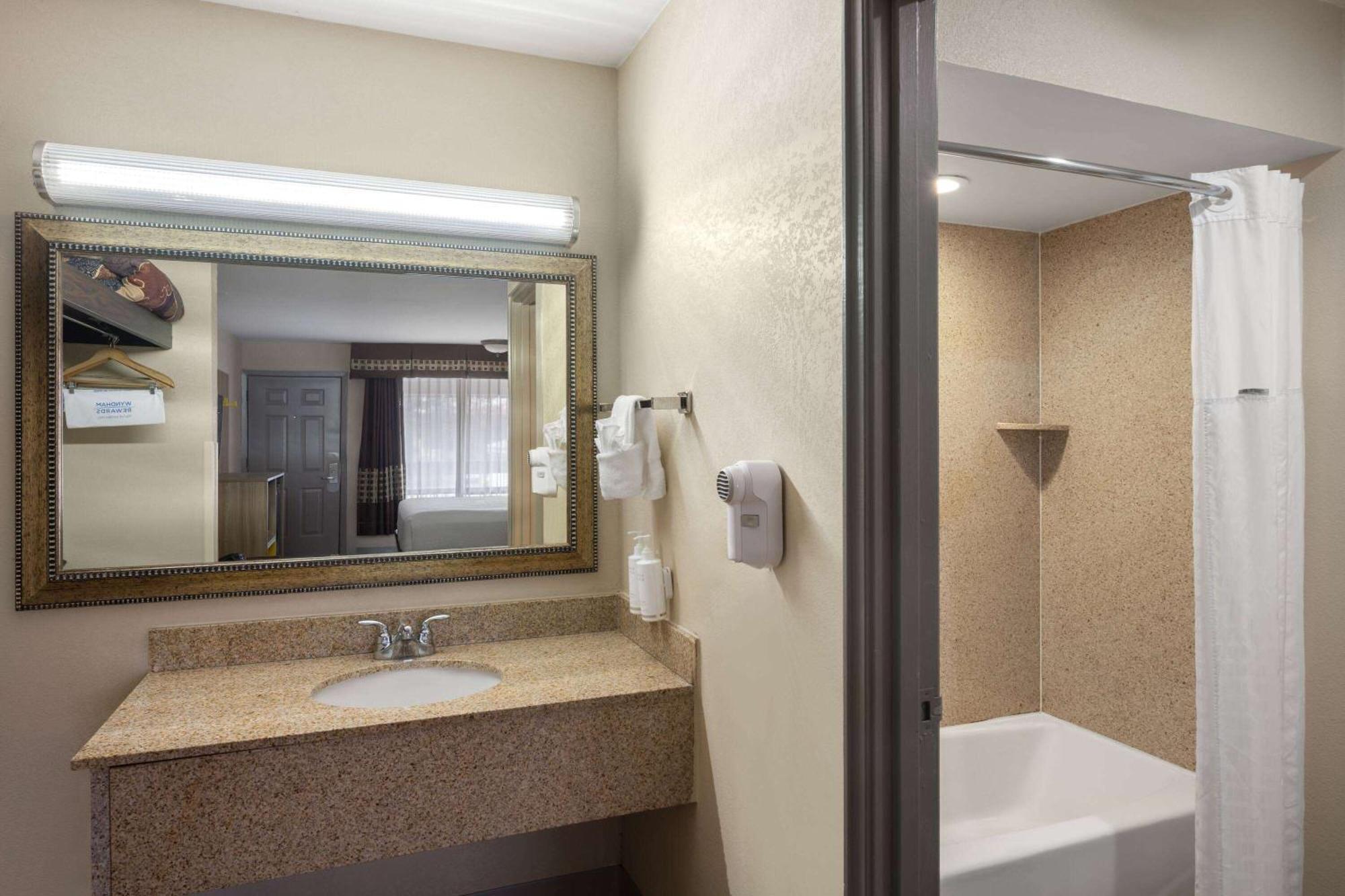 Days By Wyndham Motel 2*